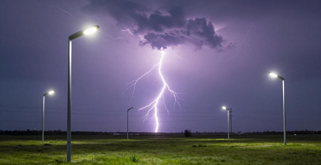 Preventing lightning strikes in summer_Types and effects of lightning strikes_Lightning protection measures for outdoor LED lighting installations