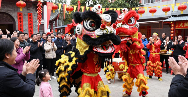 lion dance essay _ folk art essay lion dance narrative _ essay about lion dance
